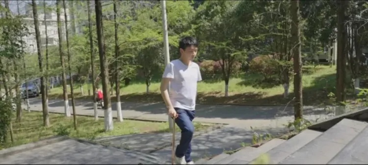 带着母亲上大学的“无腿少年”,保研成功! 带着母亲上大学的“无腿少年”,保研成功!