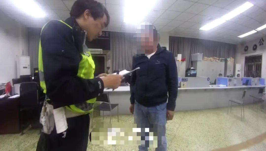 挖掘机“放飞自我”违规上路，成都交警严查！