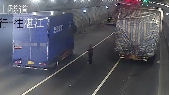 高速隧道内惊现“人肉警示牌”!幸好…… 高速隧道内惊现“人肉警示牌”!幸好……