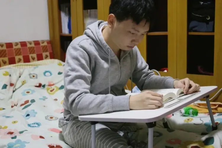 带着母亲上大学的“无腿少年”,保研成功! 带着母亲上大学的“无腿少年”,保研成功!