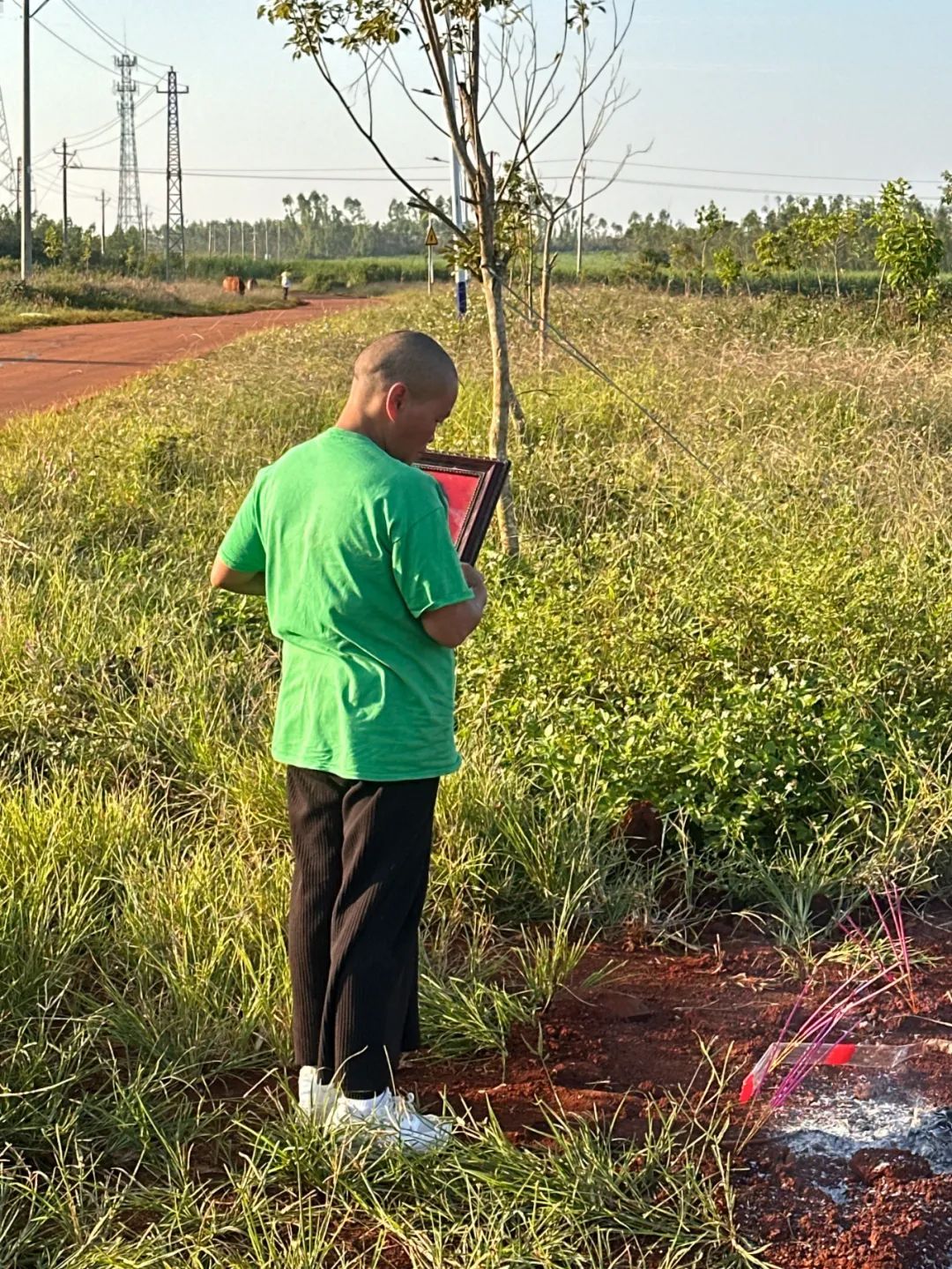 弟弟遇害,她追凶20多年,两次险被卖 弟弟遇害,她追凶20多年,两次险被卖