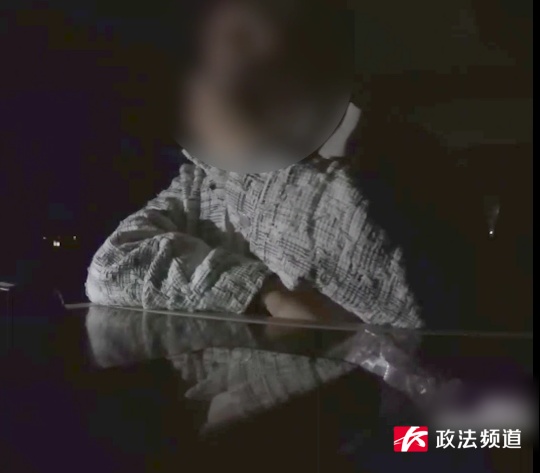 真敢开！长沙14岁男孩偷拿姐姐车钥匙开车上路被查，姐姐当场崩溃……