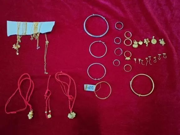 事发沈阳皇姑!男子回家发现门被反锁,首饰被盗!警方刚刚通报...... 事发沈阳皇姑!男子回家发现门被反锁,首饰被盗!警方刚刚通报......