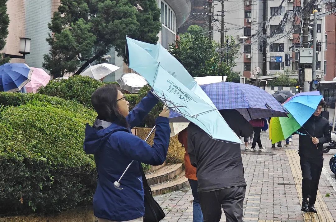 注意！上海强降水维持，三区预警升级！台风影响明天结束，冷空气下周光顾