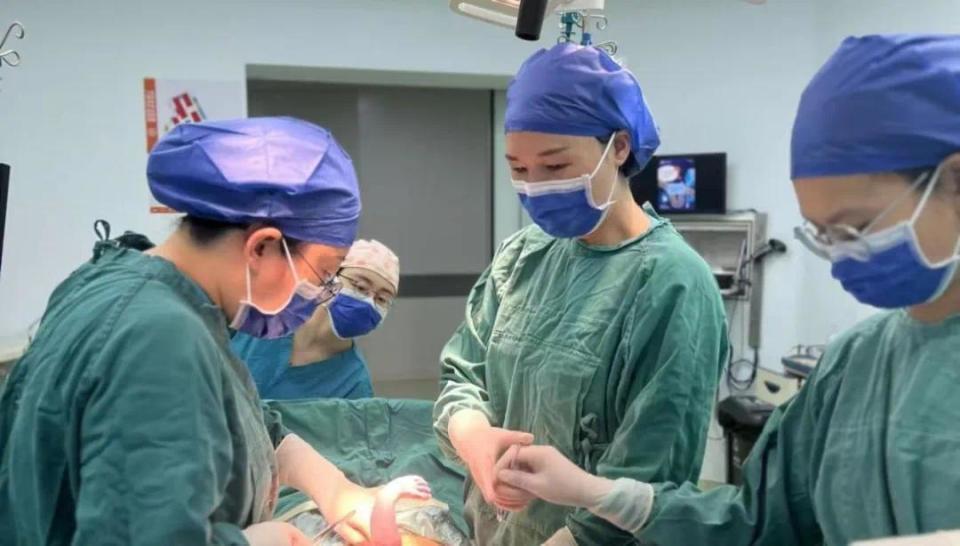 医生从产检结果中发现异常,18分钟紧急娩出胎儿,发现脐带扭转已近40圈! 医生从产检结果中发现异常,18分钟紧急娩出胎儿,发现脐带扭转已近40圈!