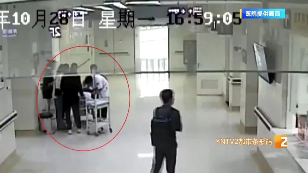 危急！心脏骤停！路过的他冲上去了……