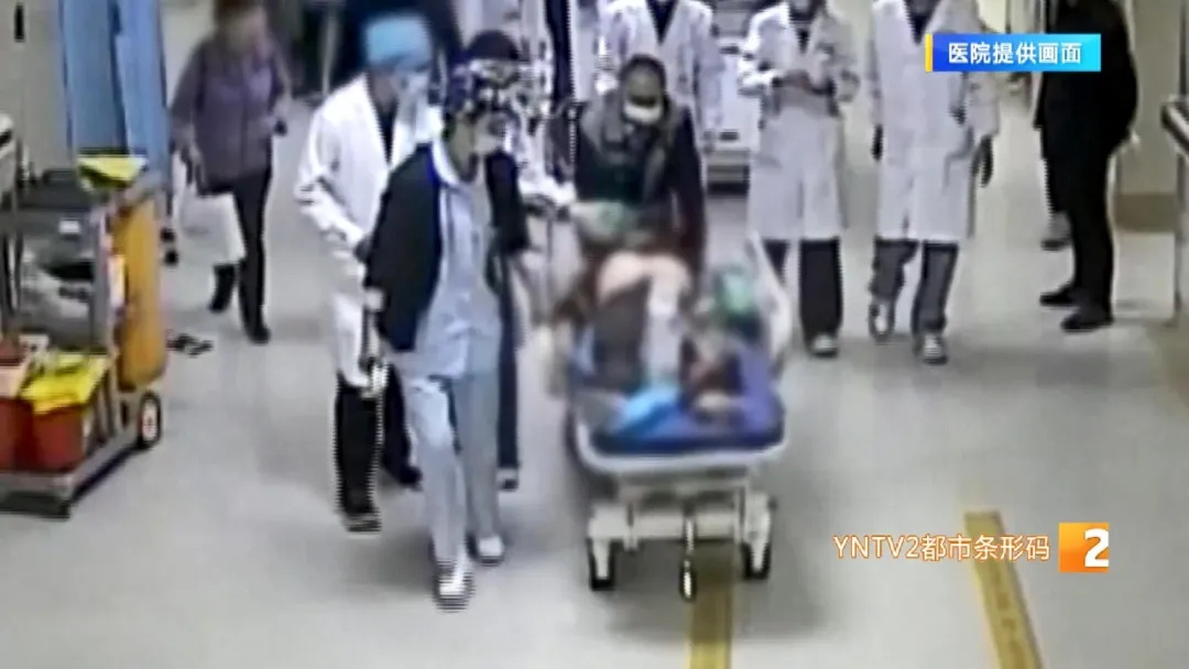 危急！心脏骤停！路过的他冲上去了……