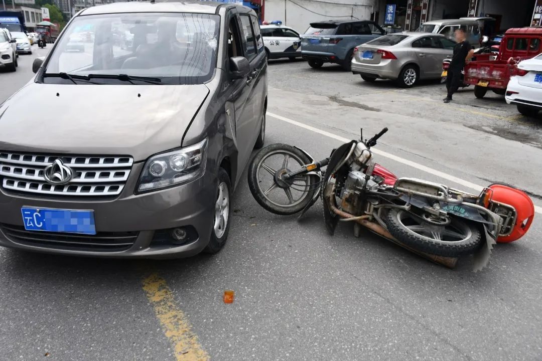 一个真实案例告诉你，骑车为什么一定要戴头盔→