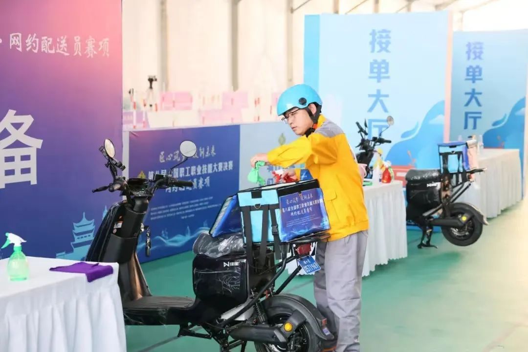 因为这，外卖小哥被奖励10万元