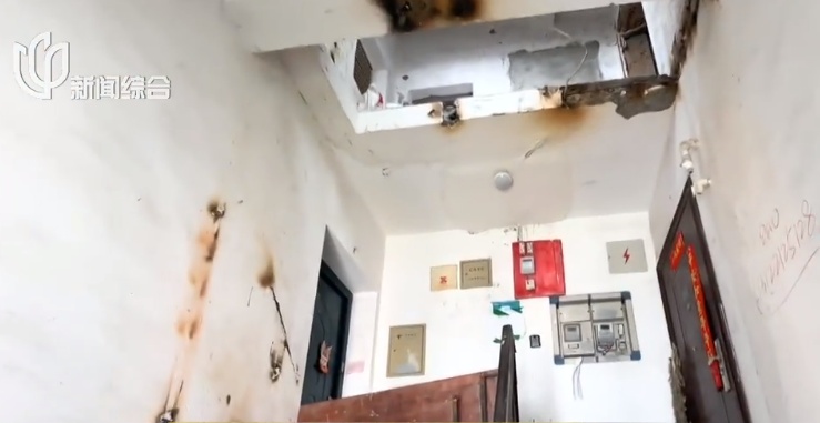 理直气壮!沪一居民楼顶,华丽丽反复拆建三次….偏偏卡在同一问题上! 理直气壮!沪一居民楼顶,华丽丽反复拆建三次….偏偏卡在同一问题上!