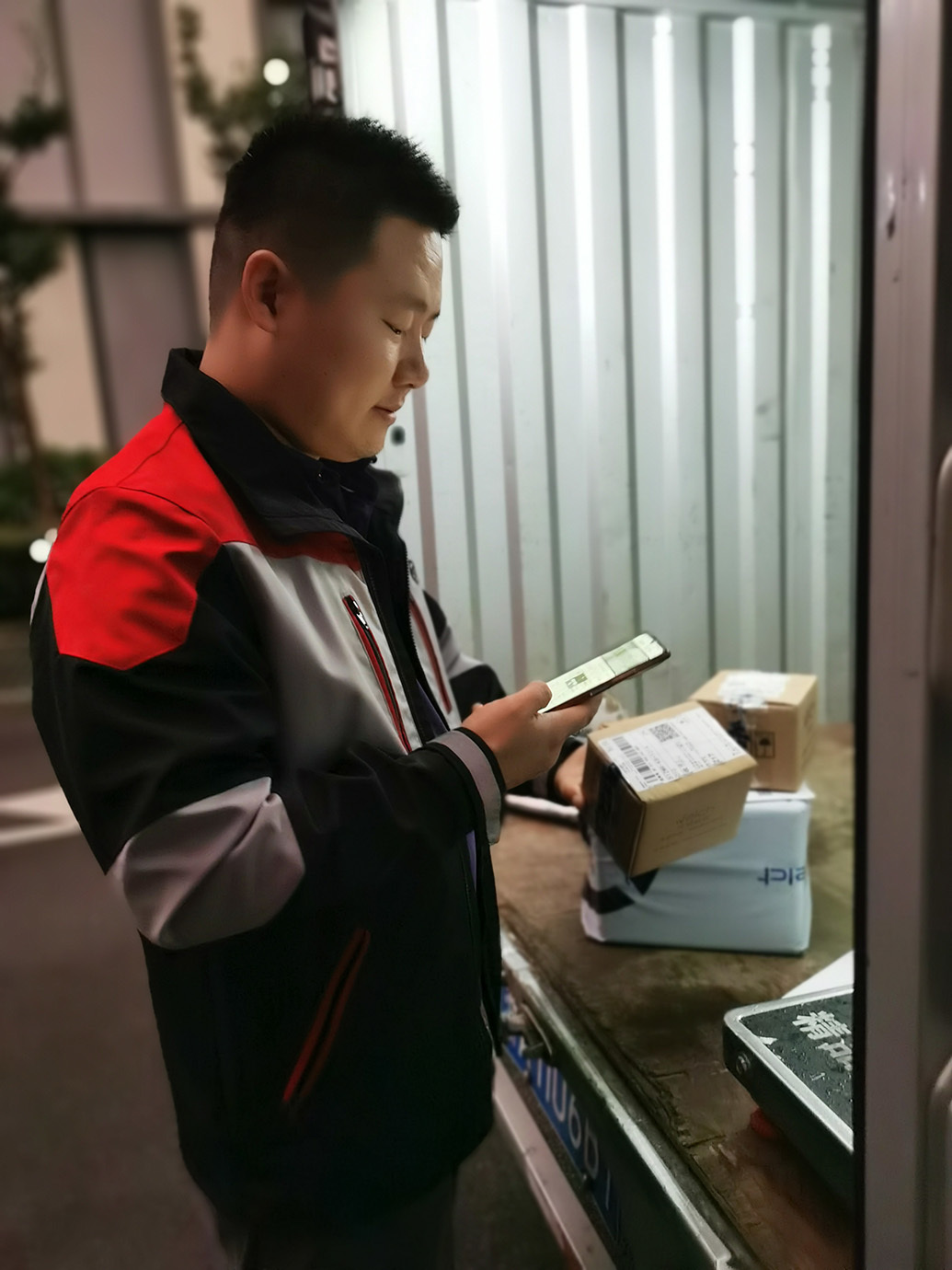 家在上海|快递小哥沪漂十四年:一度想回老家,现在觉得有了根 家在上海|快递小哥沪漂十四年:一度想回老家,现在觉得有了根