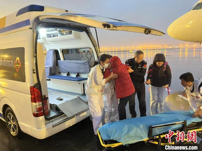 受台风“康妮”影响 上海虹桥边检多措并举应对航班备降