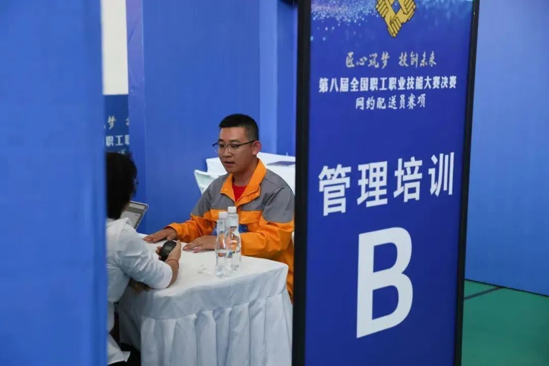 因为这，外卖小哥被奖励10万元