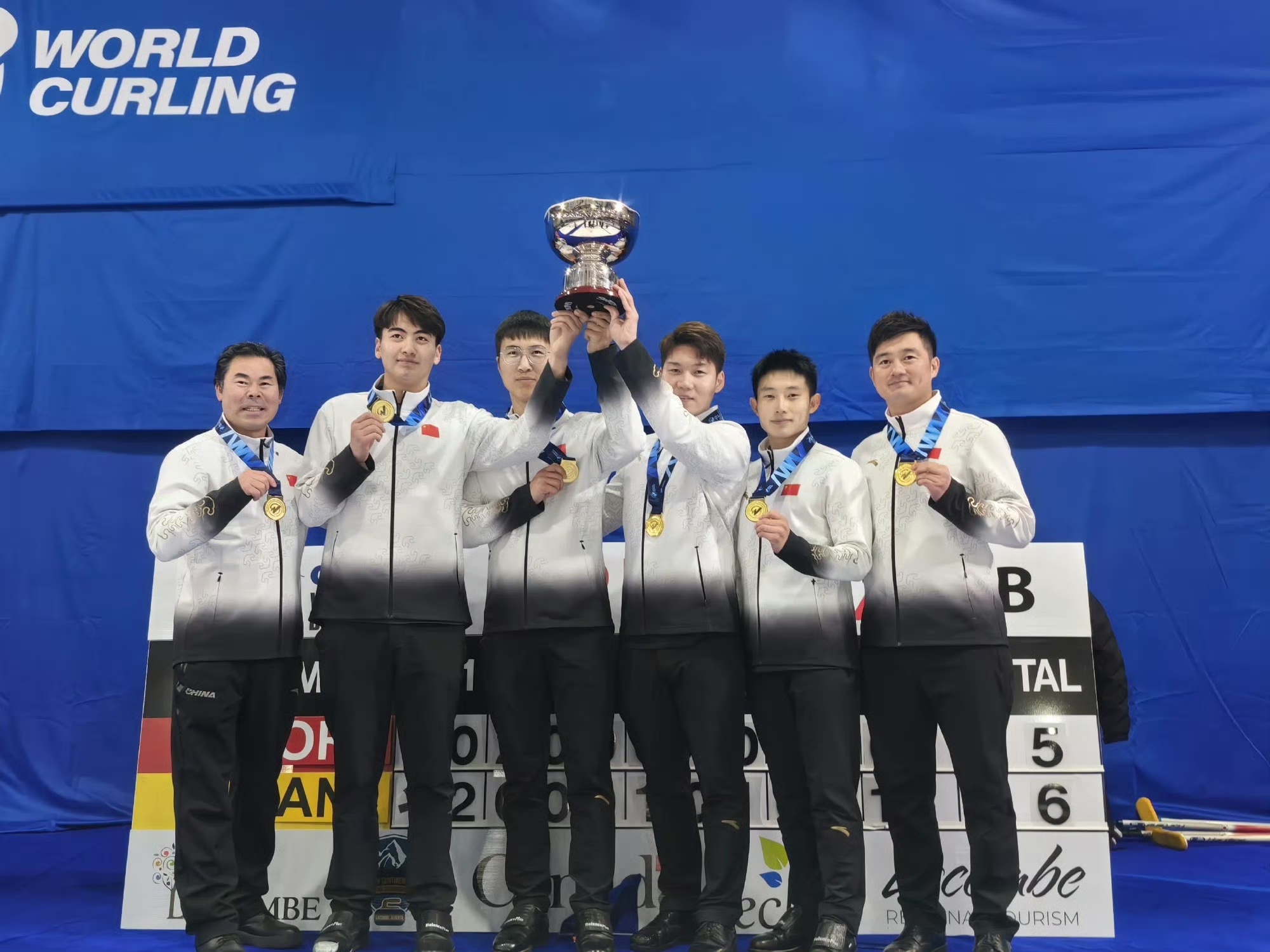 中国冰壶队获一金一铜 入围2025年世锦赛 中国冰壶队获一金一铜 入围2025年世锦赛