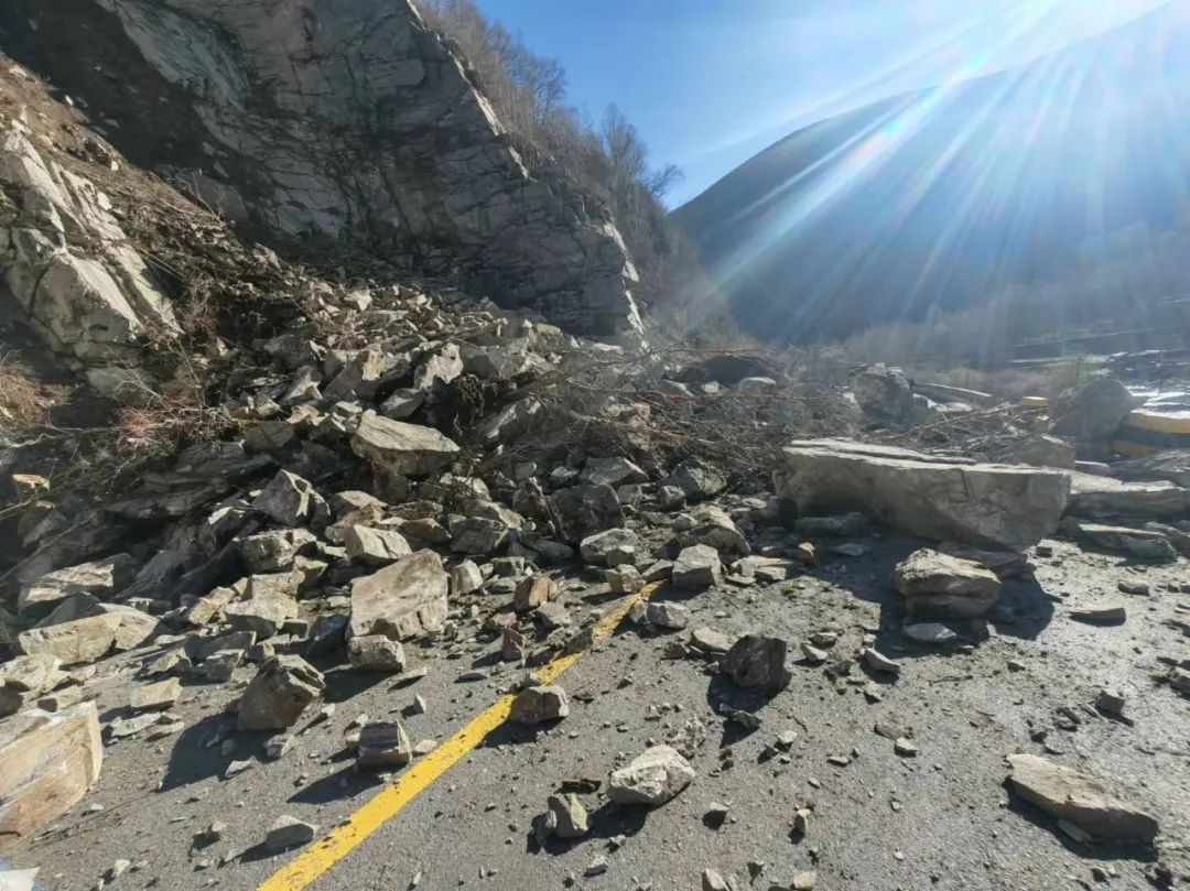 黑泉水库山体坍塌路段解除交通管制