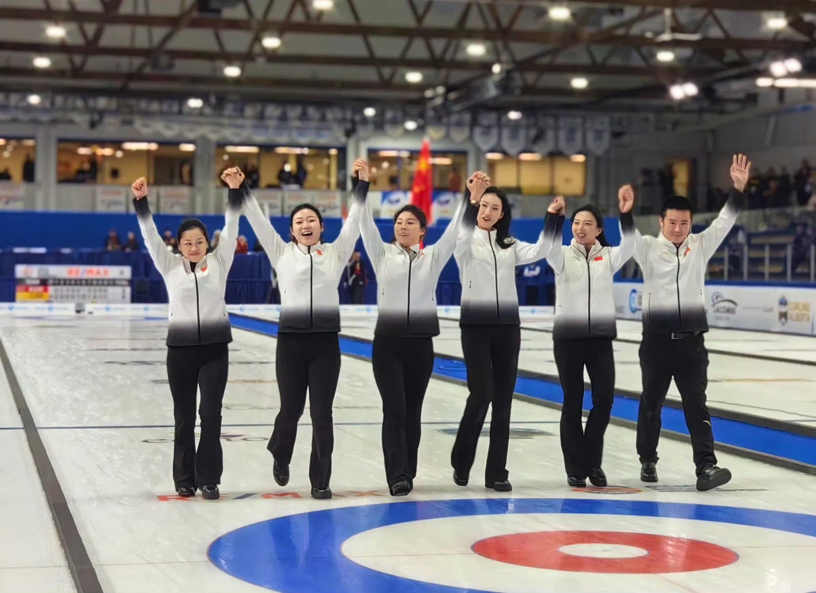 中国冰壶队获一金一铜 入围2025年世锦赛 中国冰壶队获一金一铜 入围2025年世锦赛