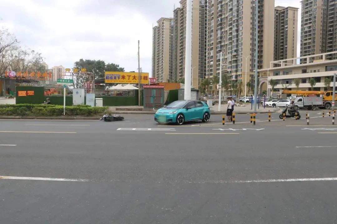 痛心！女子骑电动自行车带娃逆行，被撞身亡