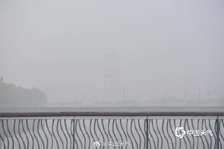 2024北京马拉松开跑 上午能见度逐渐好转 2024北京马拉松开跑 上午能见度逐渐好转