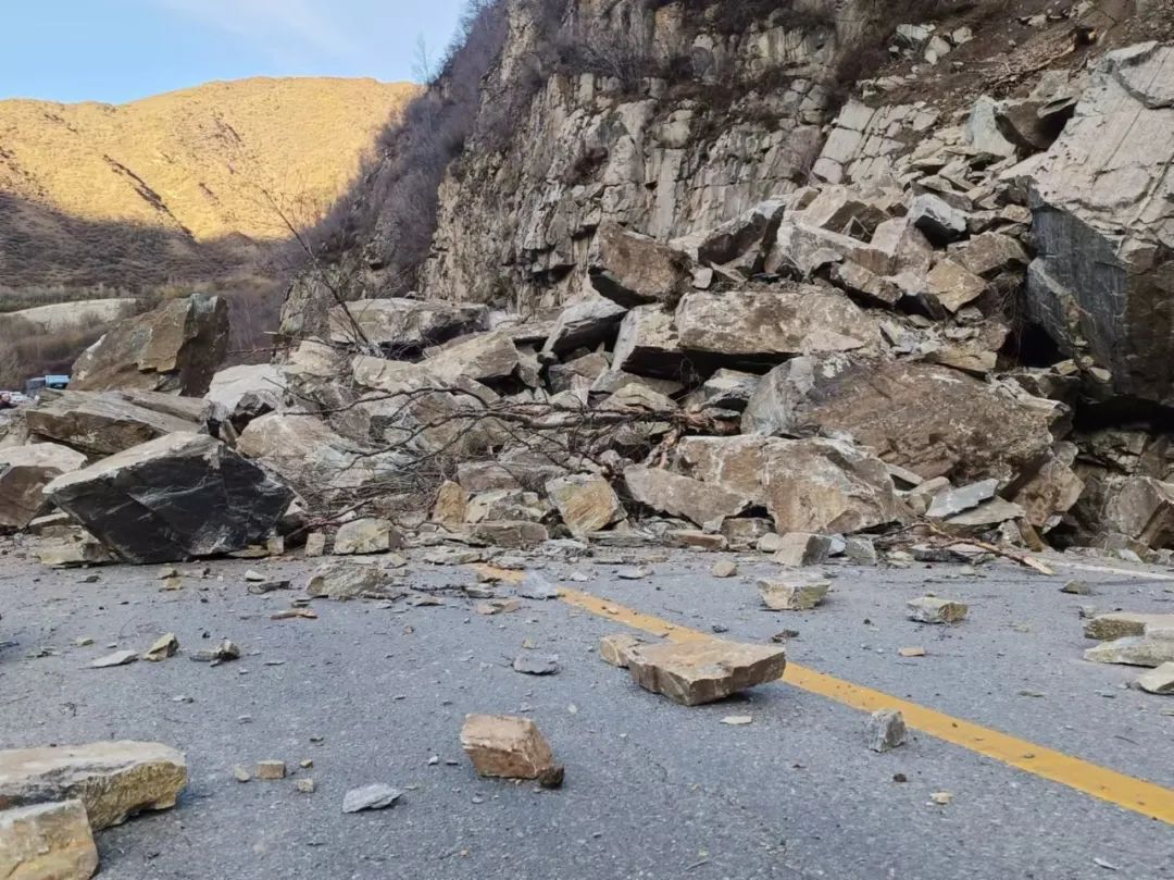 黑泉水库山体坍塌路段解除交通管制