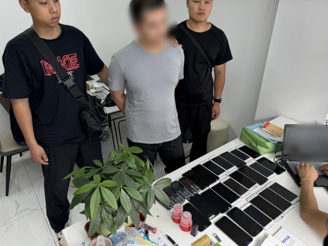 冒充公职人员，伪造“红头文件”，8人落网！