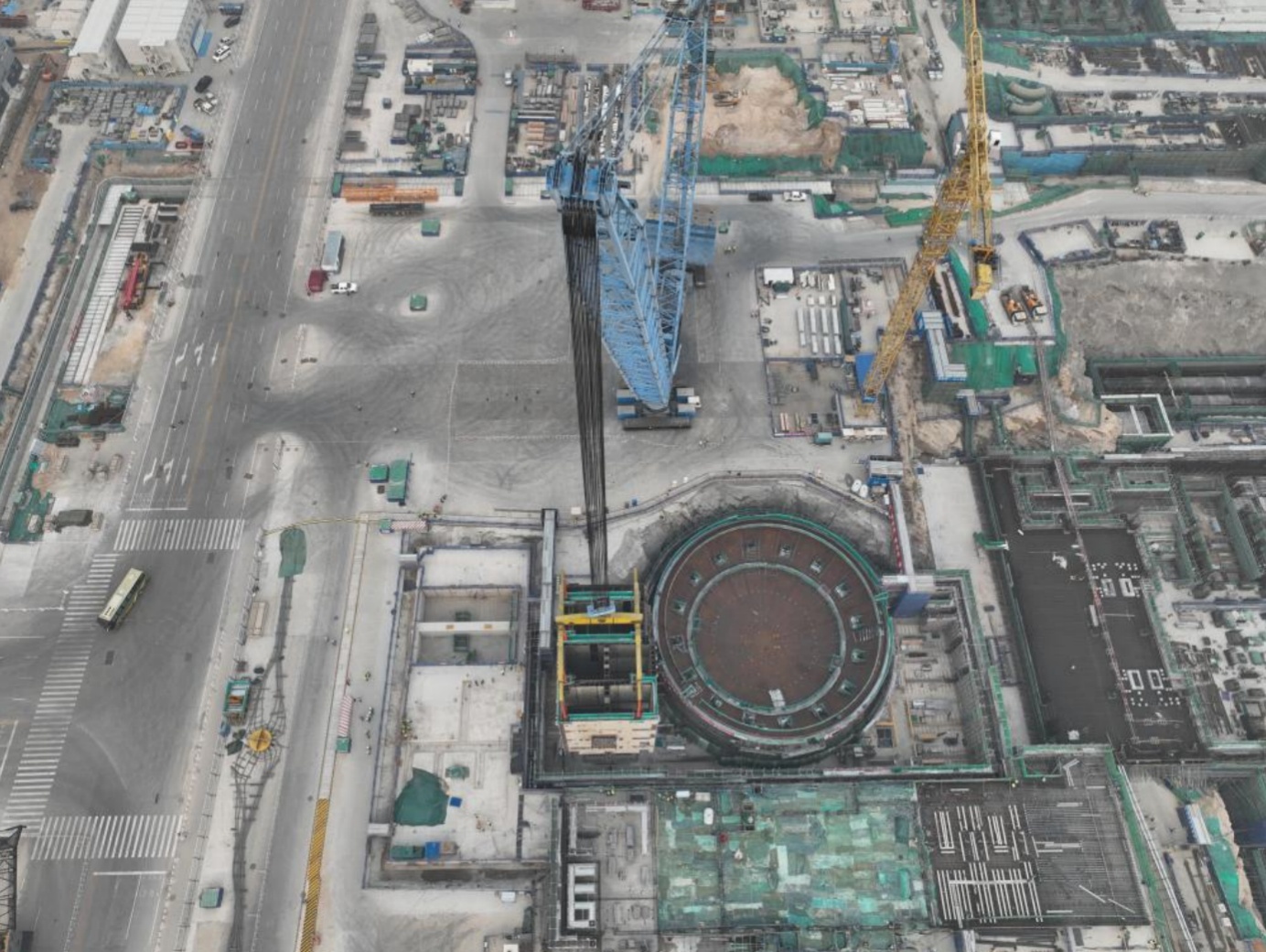 总重量超千吨，徐大堡核电又一模块吊装就位