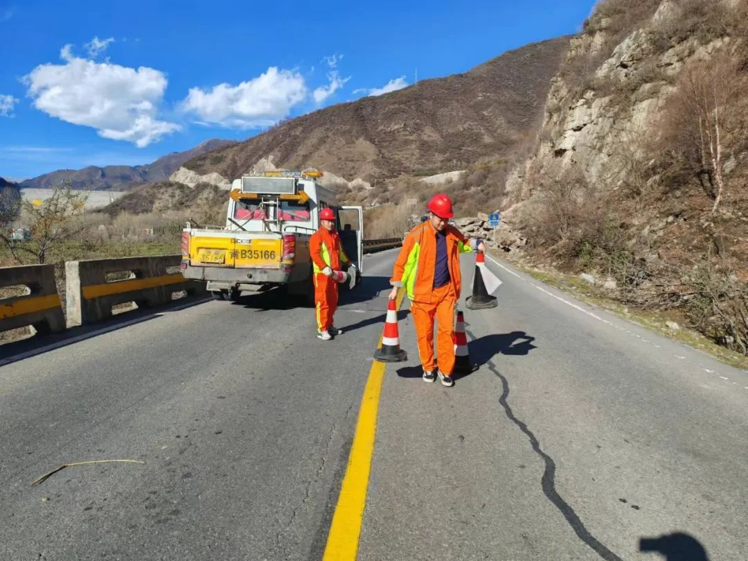 黑泉水库山体坍塌路段解除交通管制