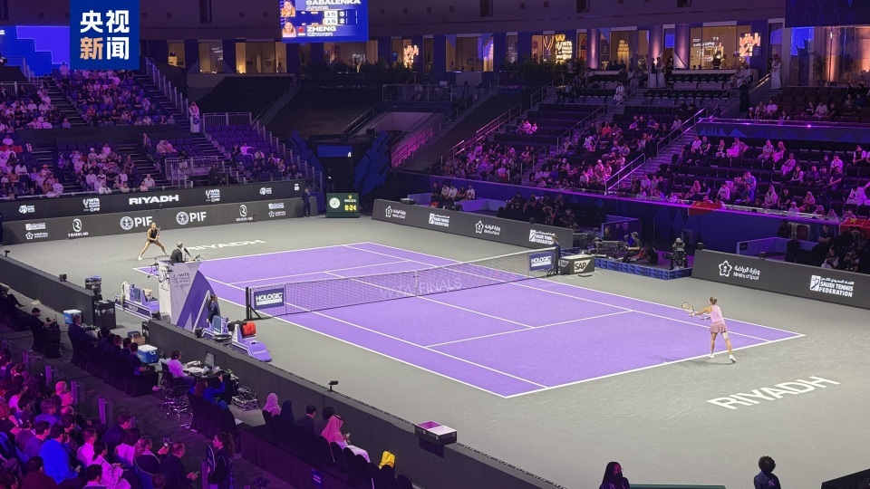 郑钦文总决赛首秀落败 ，0比2不敌萨巴伦卡