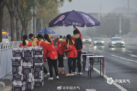 2024北京马拉松开跑 上午能见度逐渐好转 2024北京马拉松开跑 上午能见度逐渐好转