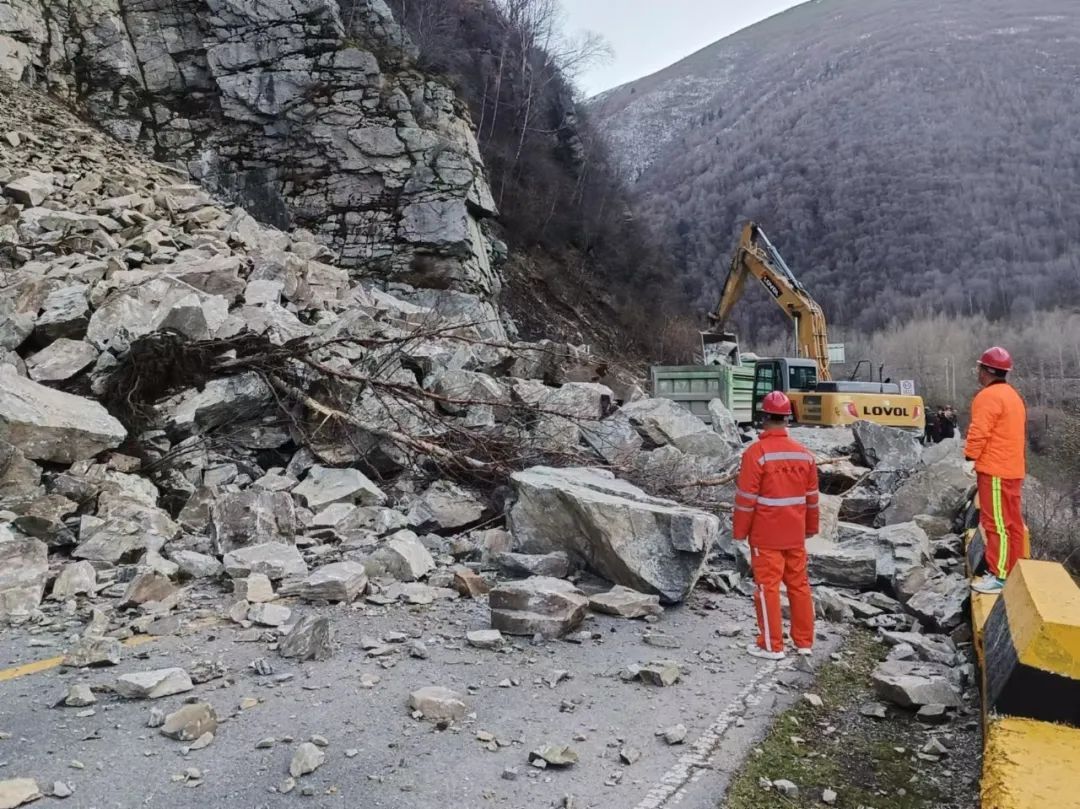 黑泉水库山体坍塌路段解除交通管制