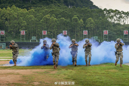 够燃!多图直击武警多兵种融合演练现场 够燃!多图直击武警多兵种融合演练现场