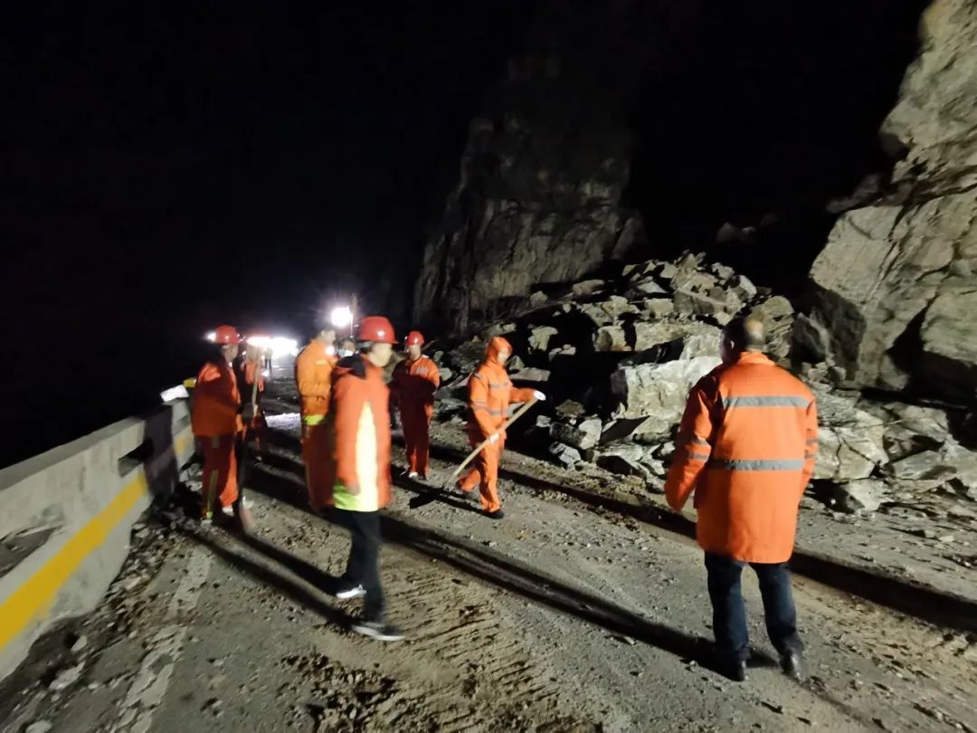黑泉水库山体坍塌路段解除交通管制