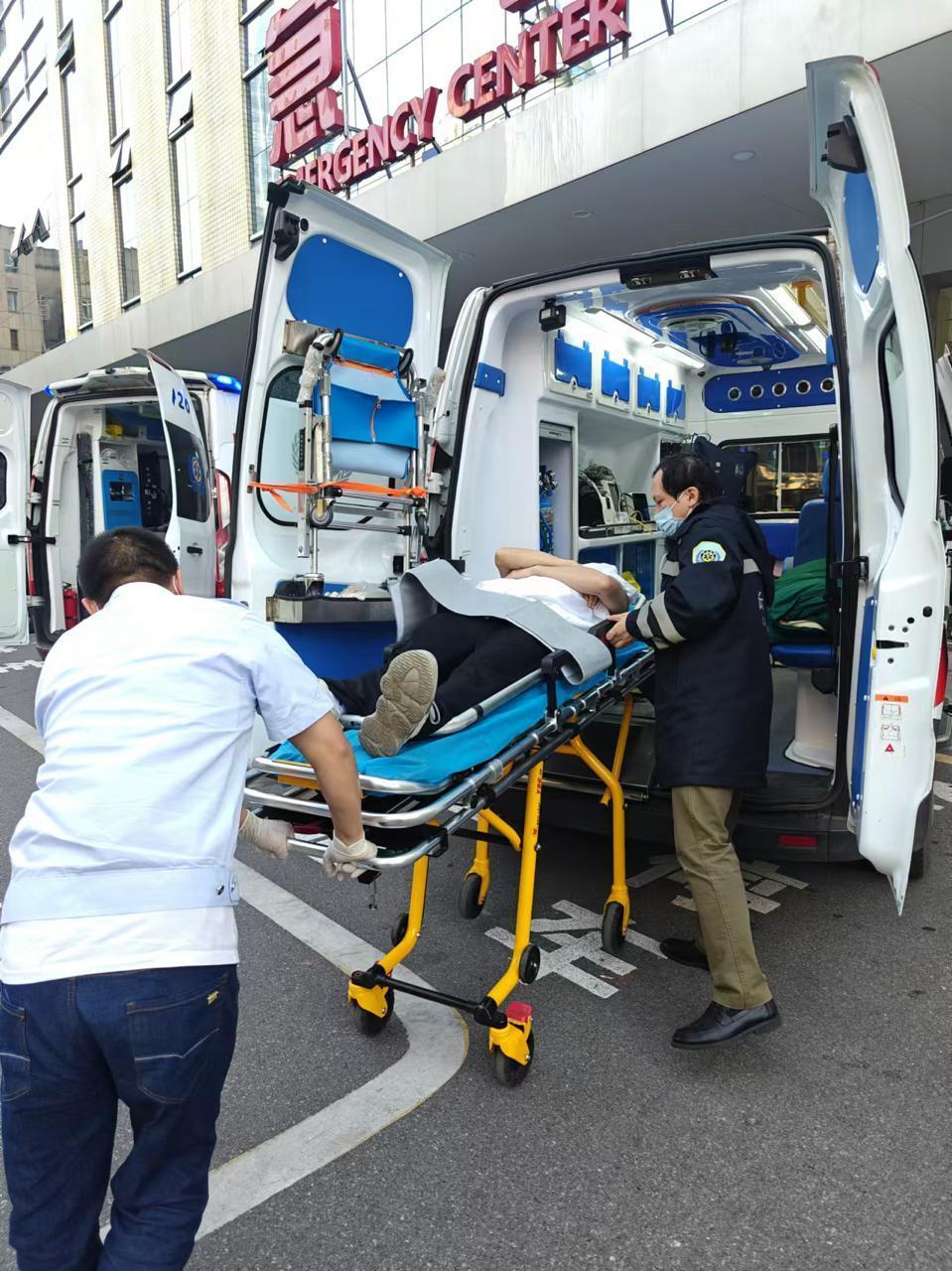 事发猴子石大桥附近！男子落水淹溺，水警和医务人员联合挽救生命