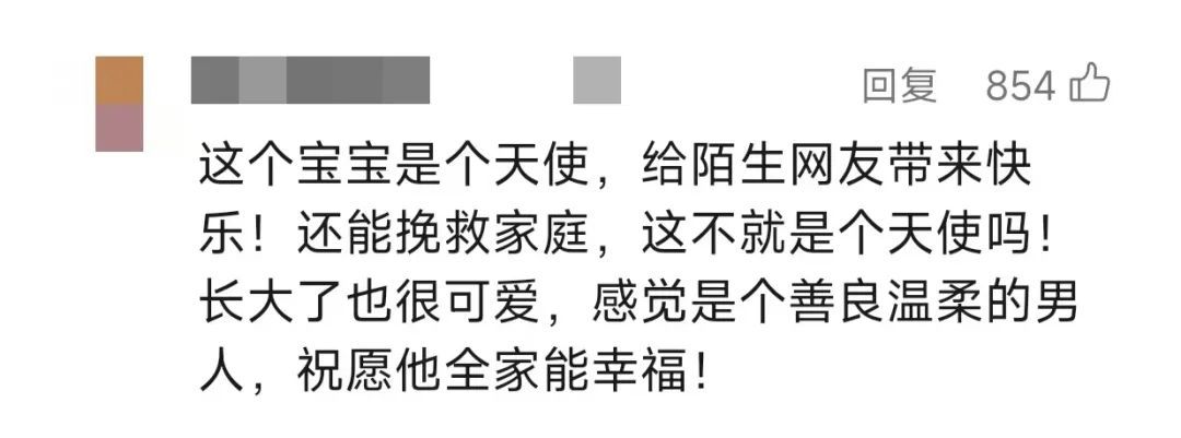 "握拳宝宝"18岁了!表情包曾拯救他的家庭!现在长这样→ "握拳宝宝"18岁了!表情包曾拯救他的家庭!现在长这样→