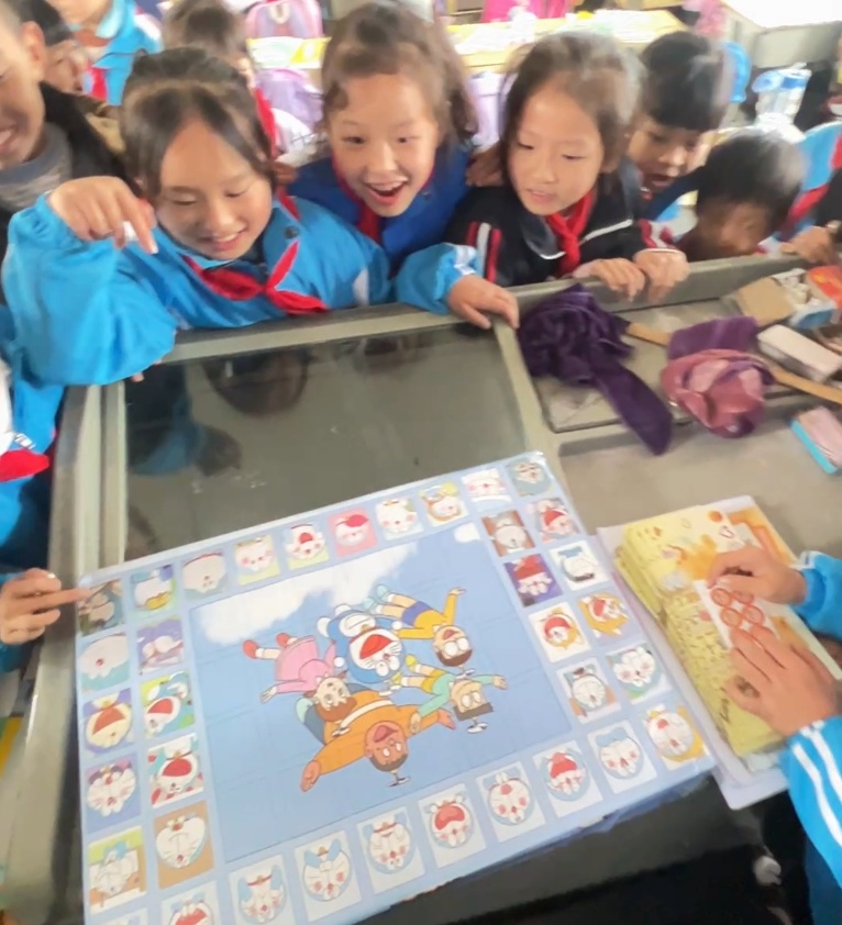 “00后”老师的小纸条火了!网友:独属他们的瞬间 “00后”老师的小纸条火了!网友:独属他们的瞬间