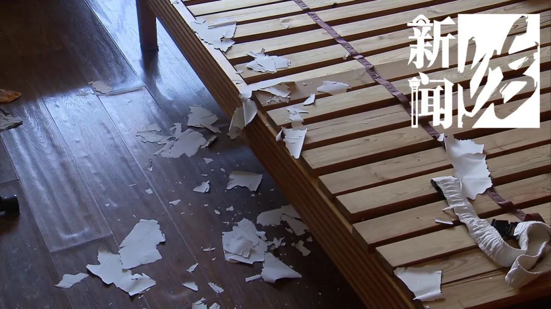 楼上一个操作,自家一片狼藉!沪一女子抓狂:有家不能住…