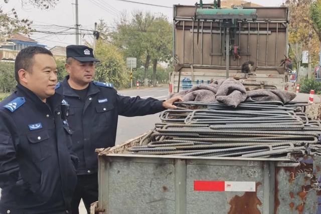 “监守自盗”偷钢筋 人赃并获露原形