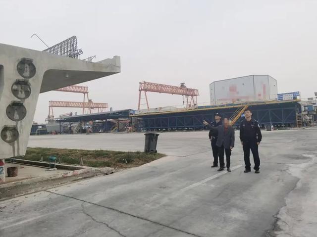 “监守自盗”偷钢筋 人赃并获露原形