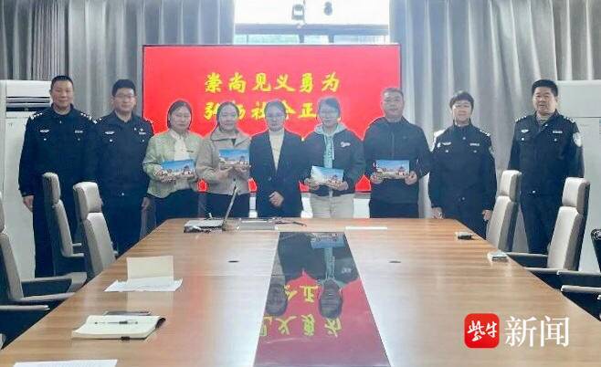 发现苗头紧急行动，排查火源疏散群众，他们受到见义勇为奖励实至名归