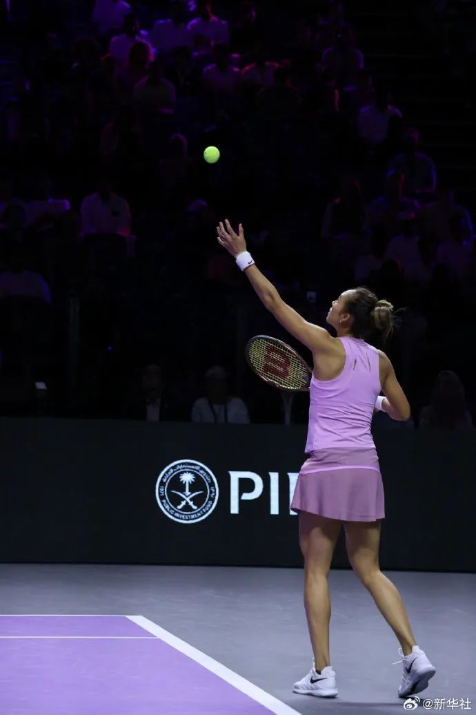 赢了!郑钦文拿下关键战,赛后向观众致歉 赢了!郑钦文拿下关键战,赛后向观众致歉