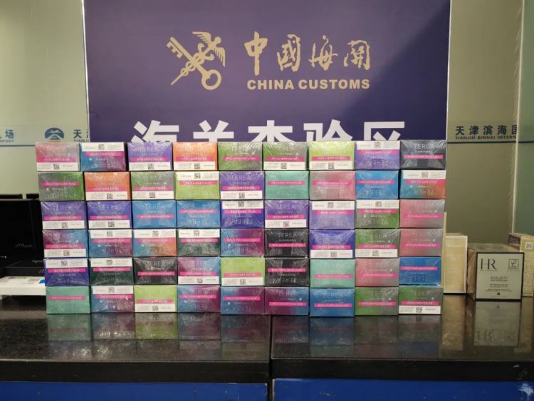天津海关查获一起旅客违规携带电子烟弹、打火机进境案