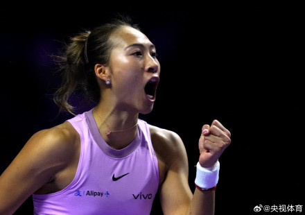 WTA年终总决赛首胜！郑钦文首次击败莱巴金娜