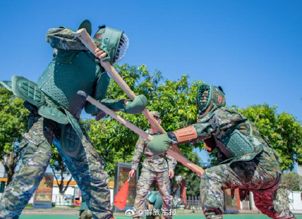 武警官兵开展多课目强化训练