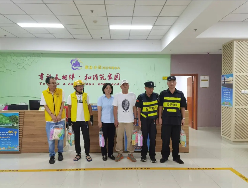 南京玄武:快递小哥“变身”社区网格员 “新”力量更贴心 南京玄武:快递小哥“变身”社区网格员 “新”力量更贴心