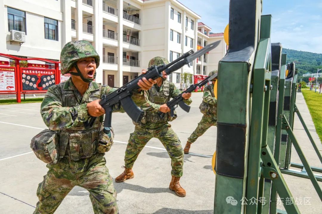 新兵入营一月余，他们有了怎样的变化？