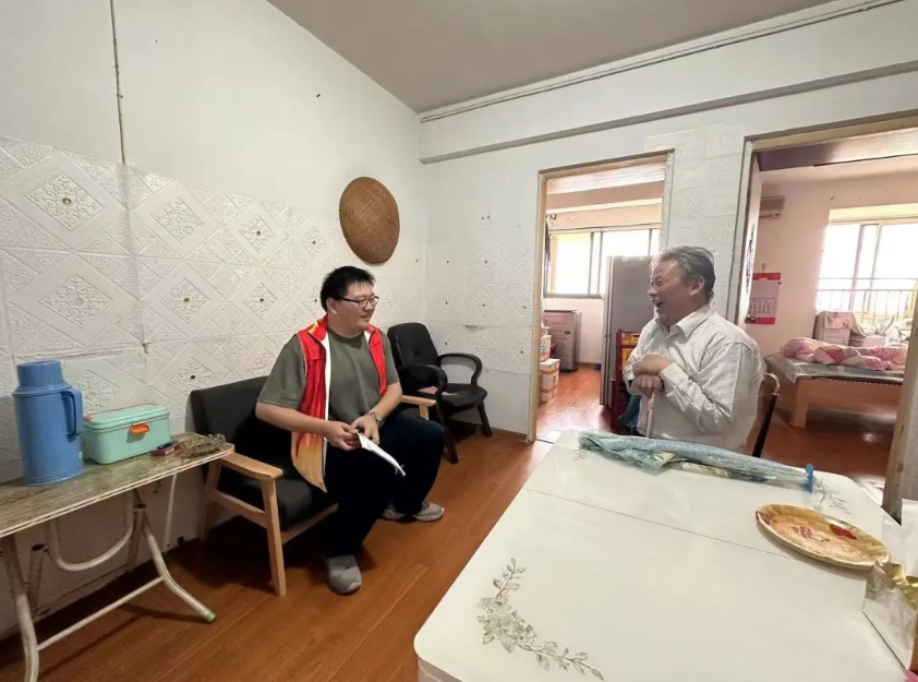 南京玄武:快递小哥“变身”社区网格员 “新”力量更贴心 南京玄武:快递小哥“变身”社区网格员 “新”力量更贴心