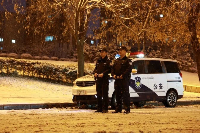 初雪纷纷，黑龙江别样的雪“警”，来自人民警察的温暖……