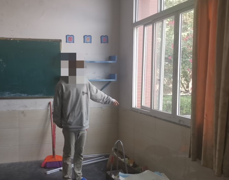 4名“校园大盗”落网!四川广安公安追回多部被盗手机...... 4名“校园大盗”落网!四川广安公安追回多部被盗手机......