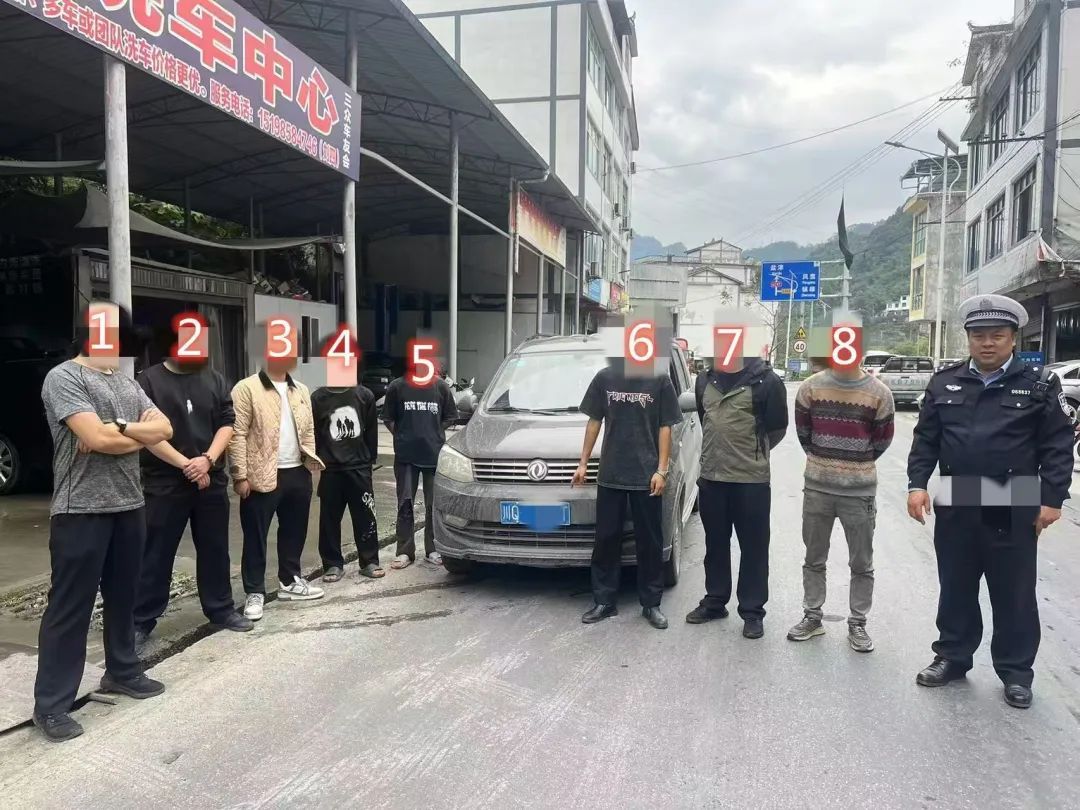 “挤”满了逃生空间，“超”出了风险隐患……