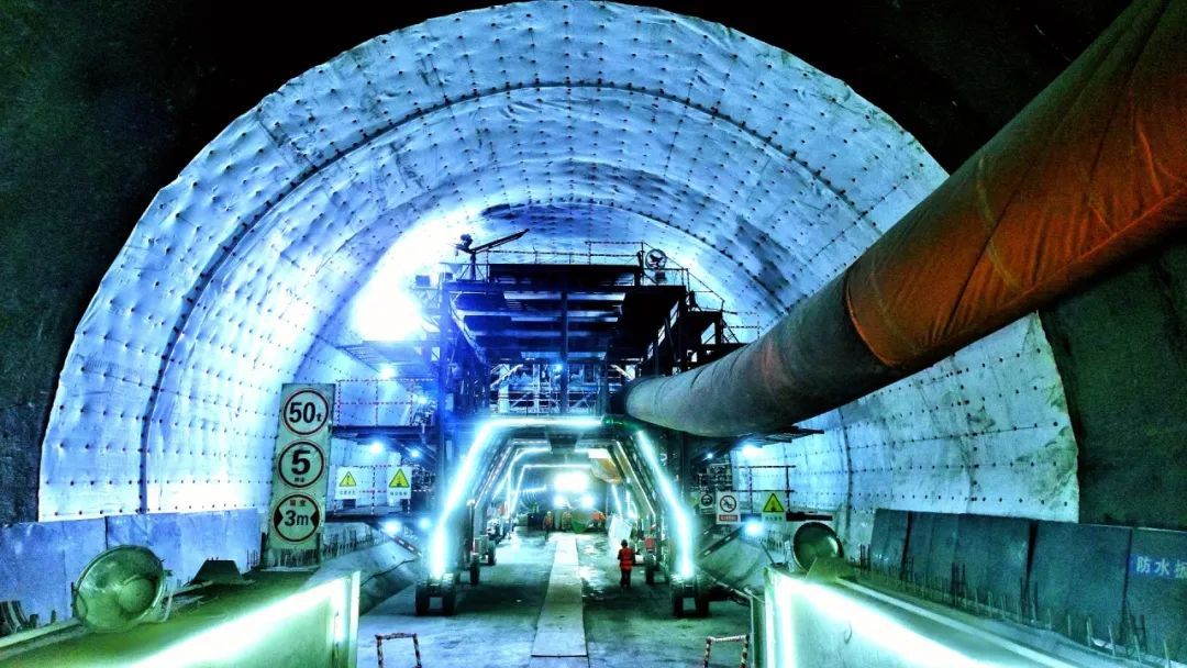 隧贯山河!三条设计时速350公里的高铁隧道贯通 隧贯山河!三条设计时速350公里的高铁隧道贯通