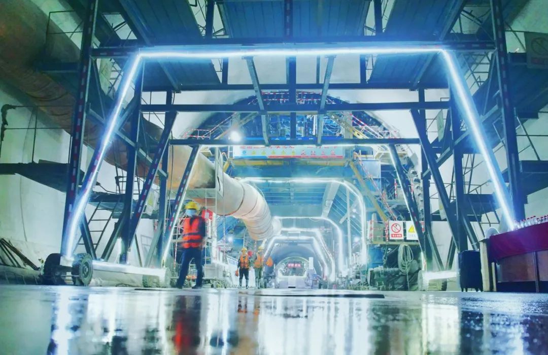 隧贯山河!三条设计时速350公里的高铁隧道贯通 隧贯山河!三条设计时速350公里的高铁隧道贯通